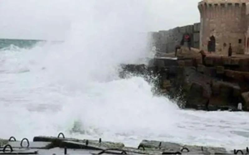 اضطراب ملاحة الإسكندرية غدًا.. أمواج مرتفعة تصل 5.5 متر